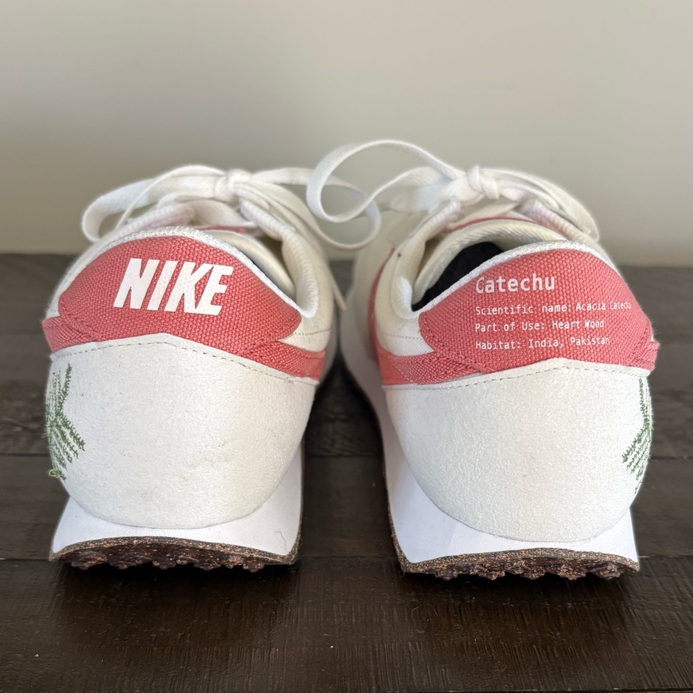 NIKE - SPECIAL EDITION - White and Pink Swoosh Low-Top Sneaker. Size 8.5 - Picture 15 of 16